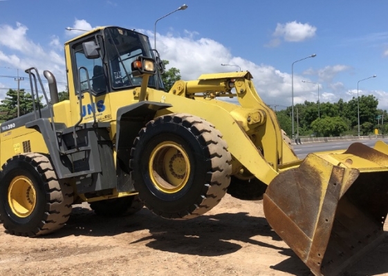 ขายรถตักล้อยาง KOMATSU WA350-3E รถนอกนำเข้าจากญี่ปุ่น สภาพสวยพร้อมใช้ มีVDOการทำงานครับ