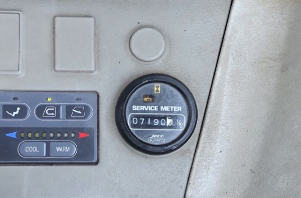 ขายรถขุด KOMATSU PC120-6 อาร์มพิเศษ นำเข้าเองจากญี่ปุ่น สภาพสวยพร้อมใช้ มีVDOการทำงานครับ