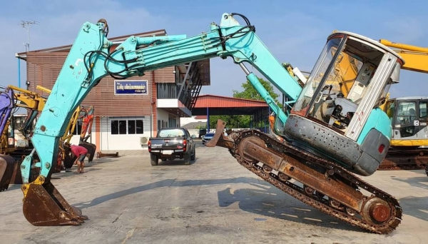 ขายด่วน375,000บาทรถเเบคโฮ โกเบโก้SK75หัวเก๋งสวยรถนอกเพื่งนำเข้ามาใหม่สวยเดิมๆเคื่องดีปั่มแรงคอลโทลน้ำมันปั้มนิ้ว บูมอามร์สวยเร็วแรงไม่โหลด เครื่องอีซูซู4สูบ 4JB1ระบบเต่ากะต่ายยืดหดได้พร้อมใช้รถยังไม่เคยใช้งานในไทยเลย