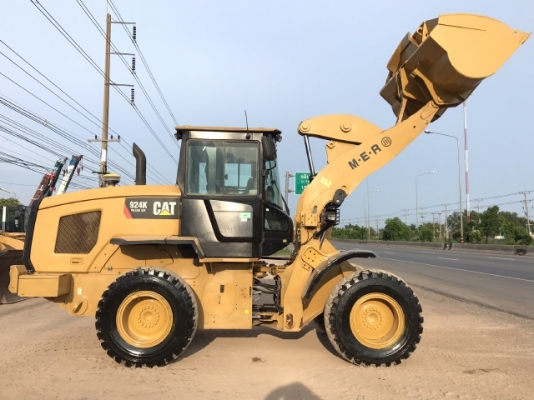 ขายรถตักล้อยาง CAT 924K ปี 2014 นำเข้าเองจากญี่ปุ่น สภาพสวยพร้อมใช้งาน มีVDOการทำงานครับ