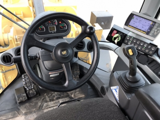 ขายรถตักล้อยาง CAT 924K ปี 2014 นำเข้าเองจากญี่ปุ่น สภาพสวยพร้อมใช้งาน มีVDOการทำงานครับ