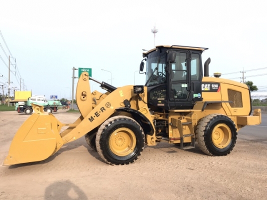 ขายรถตักล้อยาง CAT 924K ปี 2014 นำเข้าเองจากญี่ปุ่น สภาพสวยพร้อมใช้งาน มีVDOการทำงานครับ