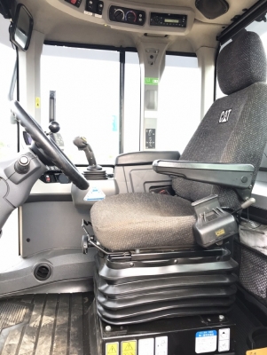 ขายรถตักล้อยาง CAT 924K ปี 2014 นำเข้าเองจากญี่ปุ่น สภาพสวยพร้อมใช้งาน มีVDOการทำงานครับ