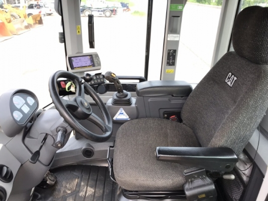ขายรถตักล้อยาง CAT 924K ปี 2014 นำเข้าเองจากญี่ปุ่น สภาพสวยพร้อมใช้งาน มีVDOการทำงานครับ