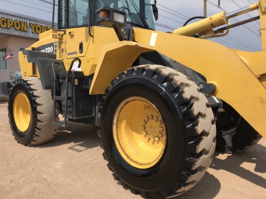 ขายรถตักล้อยาง KOMATSU WA200-5 (6,xxx ชั่วโมง) นำเข้าเองจากญี่ปุ่น สภาพสวยพร้อมใช้ มีVDOการทำงานครับ