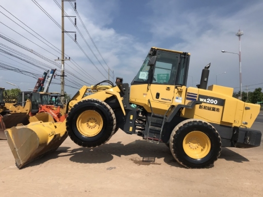 ขายรถตักล้อยาง KOMATSU WA200-5 (6,xxx ชั่วโมง) นำเข้าเองจากญี่ปุ่น สภาพสวยพร้อมใช้ มีVDOการทำงานครับ