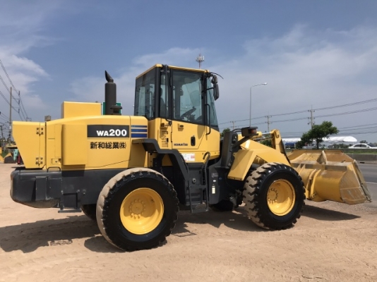 ขายรถตักล้อยาง KOMATSU WA200-5 (6,xxx ชั่วโมง) นำเข้าเองจากญี่ปุ่น สภาพสวยพร้อมใช้ มีVDOการทำงานครับ