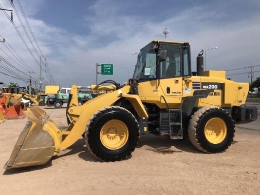 ขายรถตักล้อยาง KOMATSU WA200-5 (6,xxx ชั่วโมง) นำเข้าเองจากญี่ปุ่น สภาพสวยพร้อมใช้ มีVDOการทำงานครับ