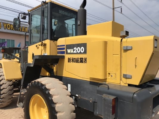 ขายรถตักล้อยาง KOMATSU WA200-5 (6,xxx ชั่วโมง) นำเข้าเองจากญี่ปุ่น สภาพสวยพร้อมใช้ มีVDOการทำงานครับ
