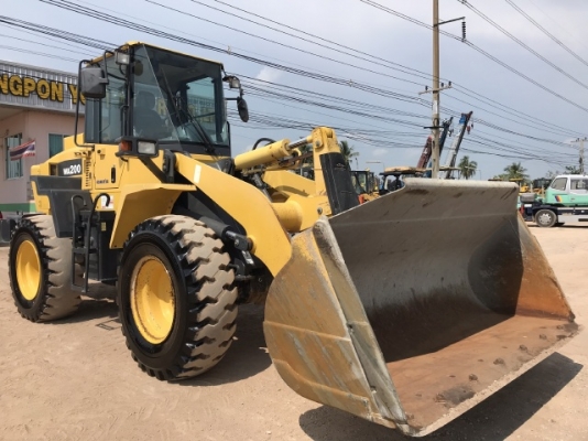 ขายรถตักล้อยาง KOMATSU WA200-5 (6,xxx ชั่วโมง) นำเข้าเองจากญี่ปุ่น สภาพสวยพร้อมใช้ มีVDOการทำงานครับ