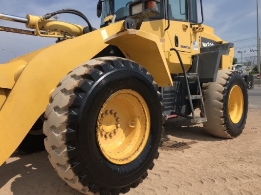 ขายรถตักล้อยาง KOMATSU WA200-5 (6,xxx ชั่วโมง) นำเข้าเองจากญี่ปุ่น สภาพสวยพร้อมใช้ มีVDOการทำงานครับ