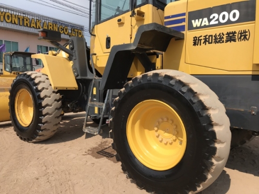 ขายรถตักล้อยาง KOMATSU WA200-5 (6,xxx ชั่วโมง) นำเข้าเองจากญี่ปุ่น สภาพสวยพร้อมใช้ มีVDOการทำงานครับ