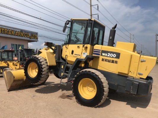 ขายรถตักล้อยาง KOMATSU WA200-5 (6,xxx ชั่วโมง) นำเข้าเองจากญี่ปุ่น สภาพสวยพร้อมใช้ มีVDOการทำงานครับ