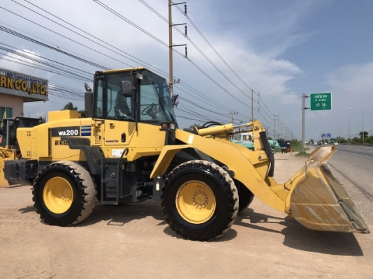 ขายรถตักล้อยาง KOMATSU WA200-5 (6,xxx ชั่วโมง) นำเข้าเองจากญี่ปุ่น สภาพสวยพร้อมใช้ มีVDOการทำงานครับ