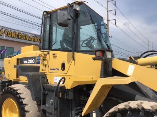 ขายรถตักล้อยาง KOMATSU WA200-5 (6,xxx ชั่วโมง) นำเข้าเองจากญี่ปุ่น สภาพสวยพร้อมใช้ มีVDOการทำงานครับ