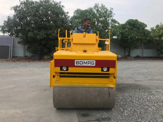 ขายรถบด4ตันBOMAGรุ่นBW121AC นำเข้าญี่ปุ่นเอวอ่อนขับ2เพลาเครื่องมิตซู3สูบสภาพดีพร้อมใช้งาน มีให้เลือกหลายคันหลายขนาด 0818302909จิรโรจน์Line: @J555