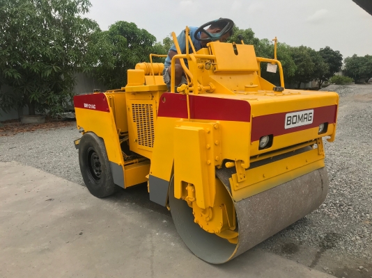 ขายรถบด4ตันBOMAGรุ่นBW121AC นำเข้าญี่ปุ่นเอวอ่อนขับ2เพลาเครื่องมิตซู3สูบสภาพดีพร้อมใช้งาน มีให้เลือกหลายคันหลายขนาด 0818302909จิรโรจน์Line: @J555