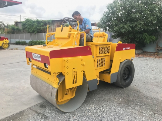 ขายรถบด4ตันBOMAGรุ่นBW121AC นำเข้าญี่ปุ่นเอวอ่อนขับ2เพลาเครื่องมิตซู3สูบสภาพดีพร้อมใช้งาน มีให้เลือกหลายคันหลายขนาด 0818302909จิรโรจน์Line: @J555