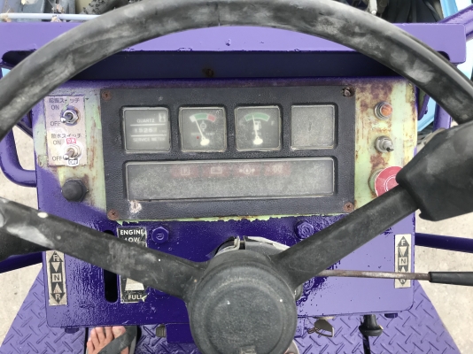 ขายรถบด4ตันKOMATSUรุ่นJV40CW-3นำเข้าญี่ปุ่นไม่เคยใช้งานในไทย หน้าเหล็กหลังยาง ขับ2เพลาเอวอ่อน  เครื่องKOMATSU 3สูบ สภาพดีพร้อมใช้งาน มีให้เลือกหลายคันหลายขนาด0818302909จิรโรจน์ Line:@J555