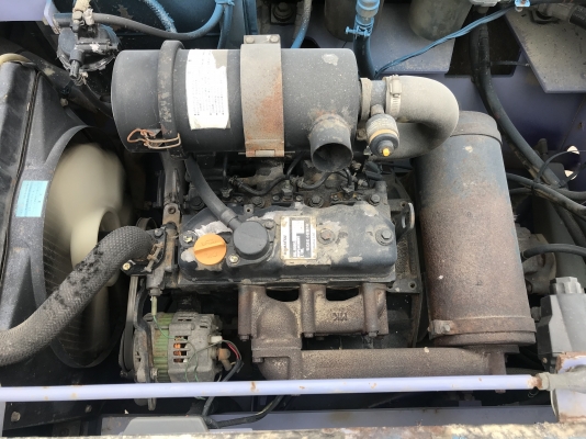 ขายรถบด4ตันKOMATSUรุ่นJV40CW-3นำเข้าญี่ปุ่นไม่เคยใช้งานในไทย หน้าเหล็กหลังยาง ขับ2เพลาเอวอ่อน  เครื่องKOMATSU 3สูบ สภาพดีพร้อมใช้งาน มีให้เลือกหลายคันหลายขนาด0818302909จิรโรจน์ Line:@J555