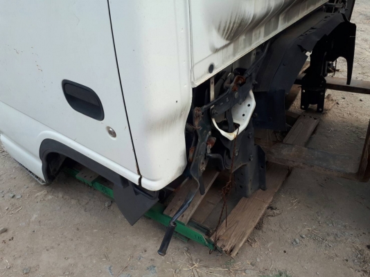 ขาย หัวเก๋ง รถบรรทุก ISUZU NPR สภาพสวย เก่าญี่ปุ่น มีกระจังหน้า สายเกียร์ กันชน กุญแจ ไม่มีกระจกมองข้างมา