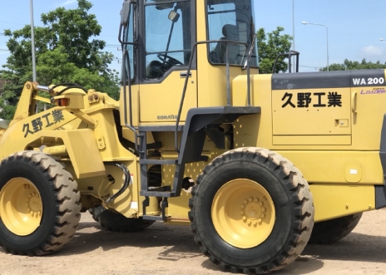ขายรถตักล้อยาง KOMATSU WA200-3 รถนอกนำเข้าจากญี่ปุ่น สภาพสวยพร้อมใช้ มีVDOการทำงานครับ