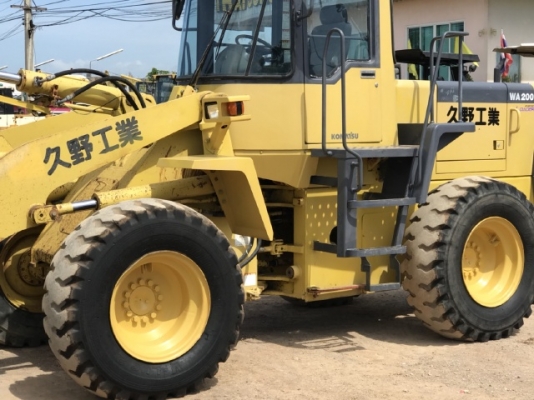 ขายรถตักล้อยาง KOMATSU WA200-3 รถนอกนำเข้าจากญี่ปุ่น สภาพสวยพร้อมใช้ มีVDOการทำงานครับ