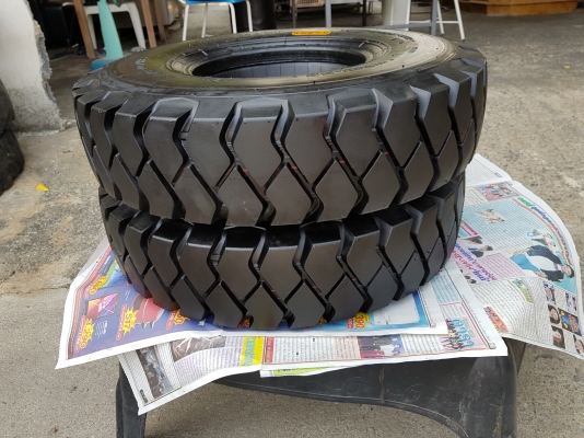 ขายยางลมรถยกโฟล์คลิฟท์ขนาด 2.5 ตัน  ครบชุด โปรโมชั่น