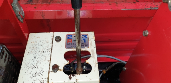 รถแทรคนั่งขับยกดั้มด้วยมือ รถแทรคนั่งขับยกดั้มด้วยมือ