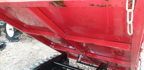 รถแทรคนั่งขับยกดั้มด้วยมือ รถแทรคนั่งขับยกดั้มด้วยมือ