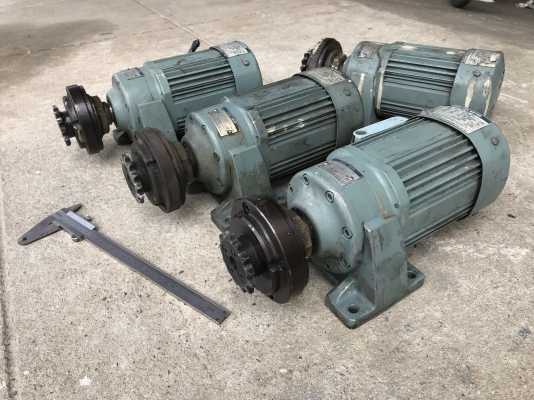 ขายมอเตอร์เกียร์ Cycro drive Sumitomo 0.2Kw. 380V อัตราทด 1:17 made in Japan เพลาออกประมาณ 82 รอบต่อนาที สภาพสวยเดิมๆ หมุนนิ่ม พร้อมใช้งาน มี 4ตัวครับ