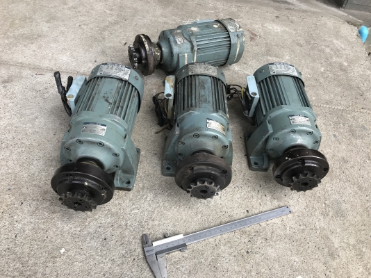 ขายมอเตอร์เกียร์ Cycro drive Sumitomo 0.2Kw. 380V อัตราทด 1:17 made in Japan เพลาออกประมาณ 82 รอบต่อนาที สภาพสวยเดิมๆ หมุนนิ่ม พร้อมใช้งาน มี 4ตัวครับ