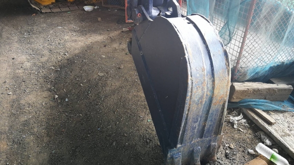 Komatsu Pc60-6 มีสองบุ้งกี๋ สวยเต็มทุกจุดเก็บสีใหม่ แอร์เย็น พร้อมใช้