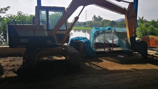 Komatsu Pc60-6 มีสองบุ้งกี๋ สวยเต็มทุกจุดเก็บสีใหม่ แอร์เย็น พร้อมใช้