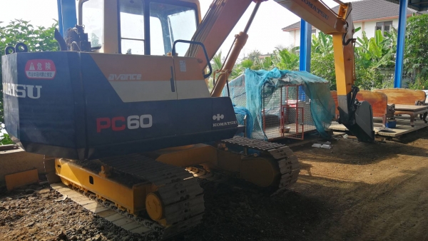 Komatsu Pc60-6 มีสองบุ้งกี๋ สวยเต็มทุกจุดเก็บสีใหม่ แอร์เย็น พร้อมใช้