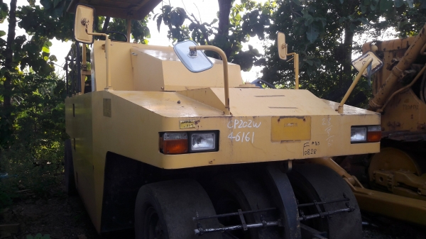 ขายรถบด DYNAPAC รุ่น CP202W หน้า3 หลัง 4 ปี 1999 นำเข้า สภาพดีมาก เดิมๆพร้อมใช้ ไมล์น้อย 2800 กม.โทร084-5424150 line id : rapinzat