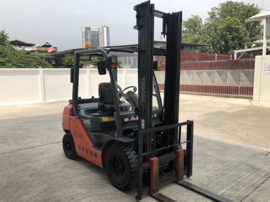 ขายรถโฟล์คลิฟท์ TOYOTA 8FD-25 เครื่องดีเซล เสา 4 เมตร เกียร์ออโต้ เก่าญี่ปุ่น สภาพเหมือนรถใหม่