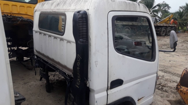 ขายหัวเก๋งMITSUBISHI - FE83BEA สำหรับรถบรรทุก 6 ล้อกลาง มีขาหน้า ขาหลัง กระปุกเกียร์ ฯสามารถนำไปดัดแปลงใส่กับรถบรรทุกรุ่นอื่นๆหรือแบบใกล้เคียงกันได้ สินค้าเดิมๆเก่านอก ยังไม่เคยใช้งานในไทย