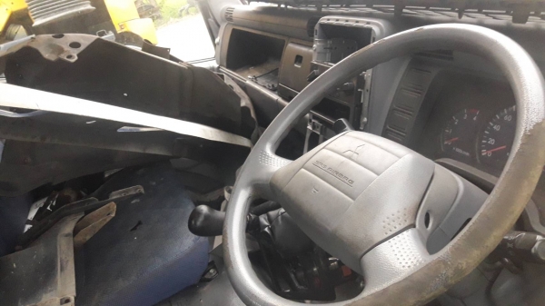 ขายหัวเก๋งMITSUBISHI - FE83BEA สำหรับรถบรรทุก 6 ล้อกลาง มีขาหน้า ขาหลัง กระปุกเกียร์ ฯสามารถนำไปดัดแปลงใส่กับรถบรรทุกรุ่นอื่นๆหรือแบบใกล้เคียงกันได้ สินค้าเดิมๆเก่านอก ยังไม่เคยใช้งานในไทย