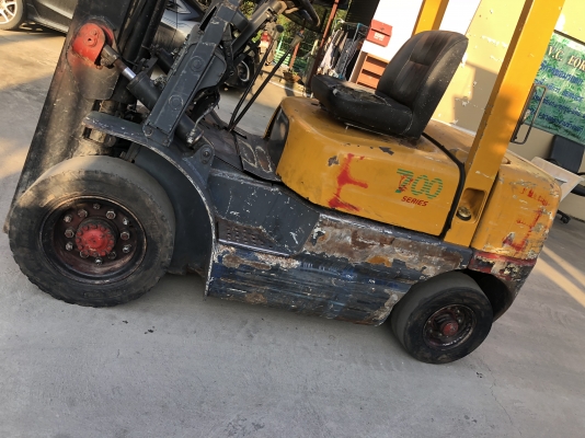 ขาย โฟรคลิฟท์ ที ซี เอ็ม   ดีเซล หนัก  2.5  ตัน เสา  3  เมตร เกียธรรมดา
