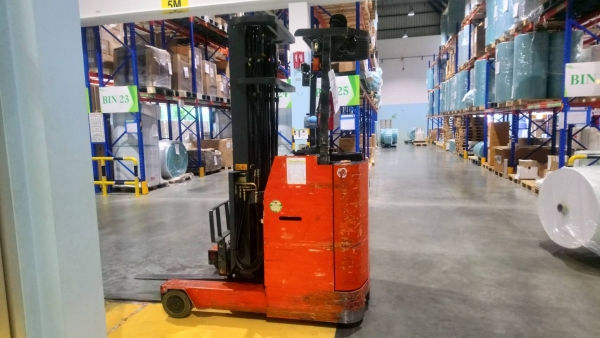 รถยกไฟฟ้านิสสัน น้ำหนักยก 1.50 ตัน เสาสูง 5.50 เมตร