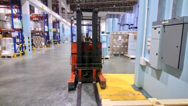 รถยกไฟฟ้านิสสัน น้ำหนักยก 1.50 ตัน เสาสูง 5.50 เมตร