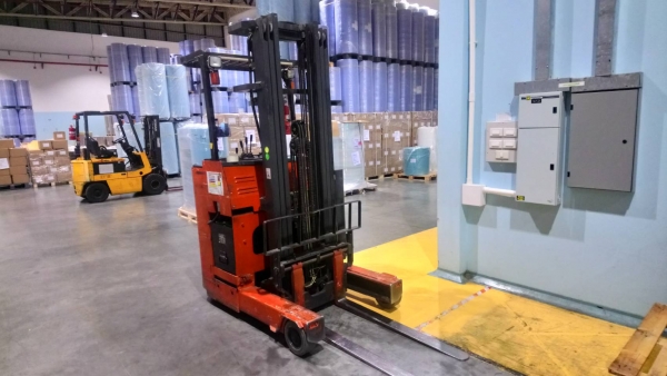 รถยกไฟฟ้านิสสัน น้ำหนักยก 1.50 ตัน เสาสูง 5.50 เมตร