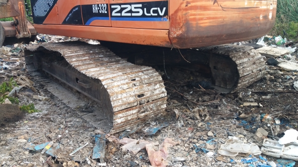 ขาย 695,000 DOOSAN SOLAR225LC-V ไฟฟ้าครบ  เครื่องดี ปั้มแรง เอวแน่น ช่วงล่างเต็ม รถสวยสภาพพร้อมใช้งาน เอกสารเล่มทะเบียน รถอยู่ กทม. 090-772-3710 090-772-3708