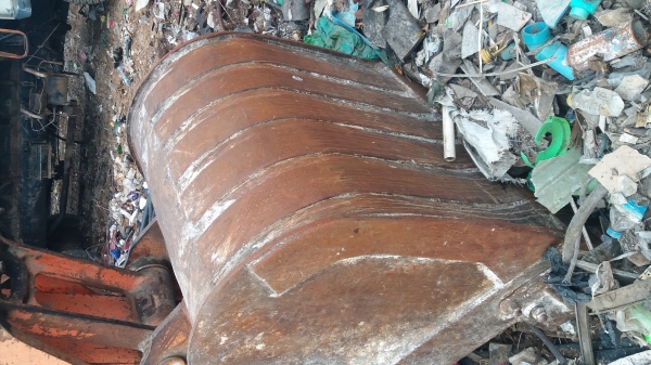 ขาย 695,000 DOOSAN SOLAR225LC-V ไฟฟ้าครบ  เครื่องดี ปั้มแรง เอวแน่น ช่วงล่างเต็ม รถสวยสภาพพร้อมใช้งาน เอกสารเล่มทะเบียน รถอยู่ กทม. 090-772-3710 090-772-3708