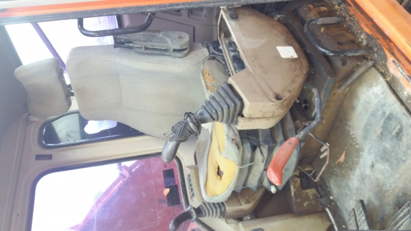 ขาย 695,000 DOOSAN SOLAR225LC-V ไฟฟ้าครบ  เครื่องดี ปั้มแรง เอวแน่น ช่วงล่างเต็ม รถสวยสภาพพร้อมใช้งาน เอกสารเล่มทะเบียน รถอยู่ กทม. 090-772-3710 090-772-3708