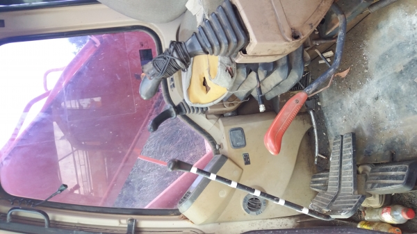 ขาย 695,000 DOOSAN SOLAR225LC-V ไฟฟ้าครบ  เครื่องดี ปั้มแรง เอวแน่น ช่วงล่างเต็ม รถสวยสภาพพร้อมใช้งาน เอกสารเล่มทะเบียน รถอยู่ กทม. 090-772-3710 090-772-3708