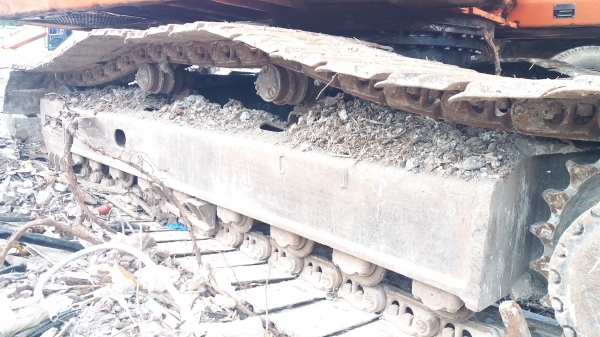 ขาย 695,000 DOOSAN SOLAR225LC-V ไฟฟ้าครบ  เครื่องดี ปั้มแรง เอวแน่น ช่วงล่างเต็ม รถสวยสภาพพร้อมใช้งาน เอกสารเล่มทะเบียน รถอยู่ กทม. 090-772-3710 090-772-3708