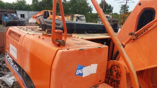 ขาย 695,000 DOOSAN SOLAR225LC-V ไฟฟ้าครบ  เครื่องดี ปั้มแรง เอวแน่น ช่วงล่างเต็ม รถสวยสภาพพร้อมใช้งาน เอกสารเล่มทะเบียน รถอยู่ กทม. 092-595-6777 061-446-2662 ญิ๋งยุ