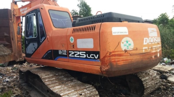 ขาย 695,000 DOOSAN SOLAR225LC-V ไฟฟ้าครบ  เครื่องดี ปั้มแรง เอวแน่น ช่วงล่างเต็ม รถสวยสภาพพร้อมใช้งาน เอกสารเล่มทะเบียน รถอยู่ กทม. 092-595-6777 061-446-2662 ญิ๋งยุ